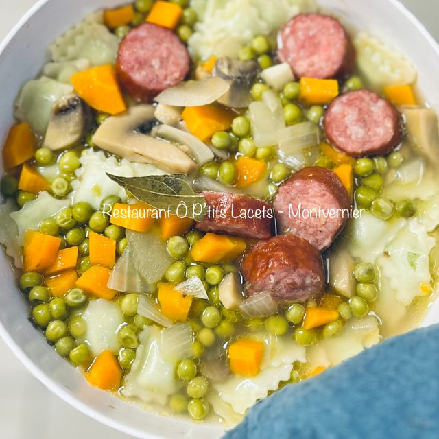 Ravioles ô Fromage, bouillon de légumes & Diot Fumé