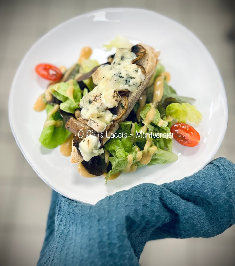 Toast {Champignons & Fourme d'Ambert}