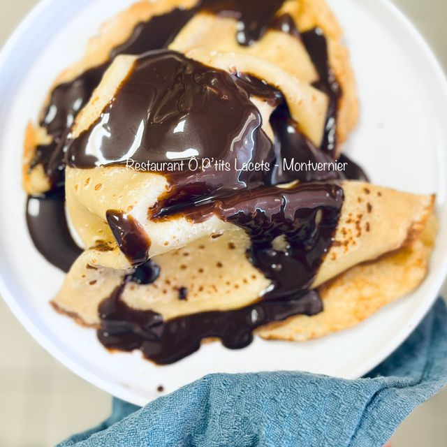 Crêpe sauce choco-chaud maison & glace vanille 