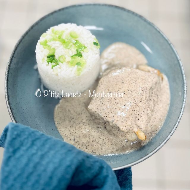 Pavé de Lieu Noir accompagné de Riz Basmati & d'une sauce crémeuse champignons