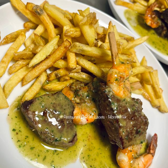 Brochettes "Surf & Turf" -> Bœuf & Gambas beurre persillé