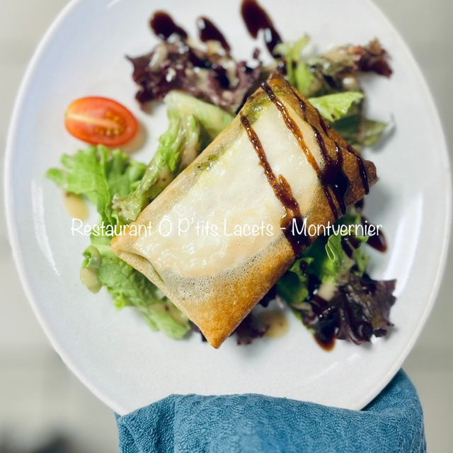 Croustillant de chèvre, pesto & noix