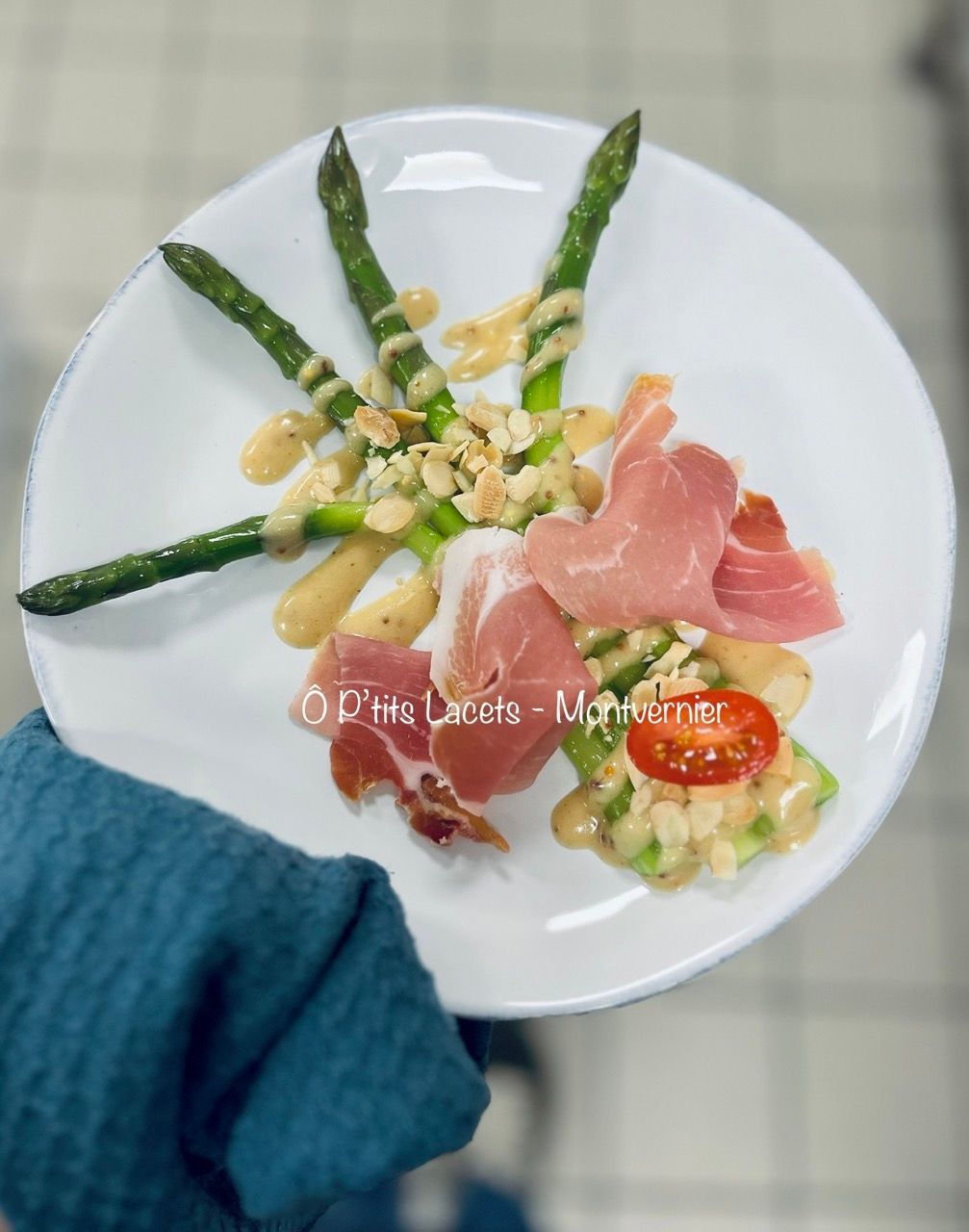 Asperges vinaigrette, amandes effilées & Jambon de pays